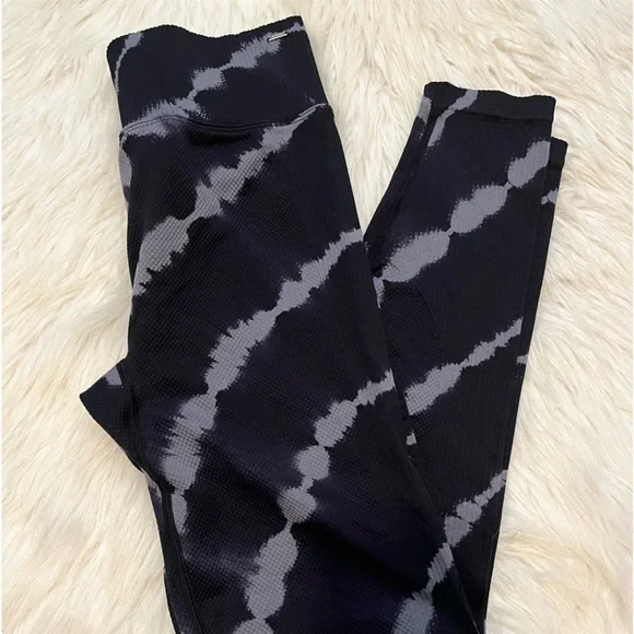 2 PIECE PINK VICTORIA’S SECRET BUNDLE TOP & LEGGINGS - Picture 5 of 13